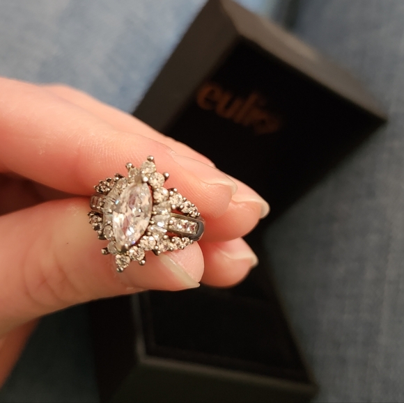 Ring - Picture 1 of 6